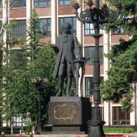 памятник Ползунову у Политехнического университета на Ленинском проспекте, Барнаул