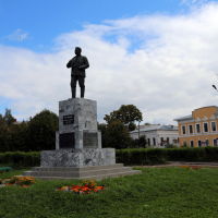 Памятник М.В. Фрунзе на одноименной площади, Шуя