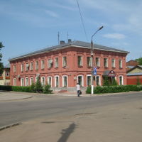 Старинное здание на углу Зелёной площади и Костромской улицы, Шуя