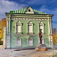 Памятник Константину Бальмонту рядом с краеведческим музеем., Шуя