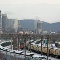 Вид на станцию Тоннельная и цементный завод, январь 2019 г., Верхнебаканский
