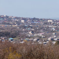 Вид на пос. Верхнебаканский, март 2019 г. (панорама), Верхнебаканский
