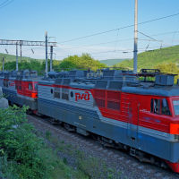 Грузовой поезд в окрестностях пос. Верхнебаканский, Верхнебаканский
