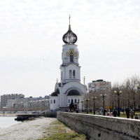 Строящийся храм Петра и Февронии на набережной. Апрель 2019, Новороссийск