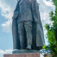 Памятник маршалу Г.К. Жукову. Скульпторы В.И. Бартенев и И.А. Минин, Курск