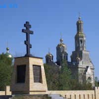 Памятник казакам-основателям Невинки у храма Покрова Пресвятой Богородицы  , Невинномысск
