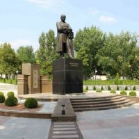 Памятник М.Ф.Ахундова, Шеки
