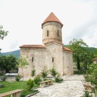 Село Киш, Албанский храм, Шеки