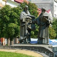Памятник апостолам Кириллу и Мефодию, создателям славянской азбуки, Мукачево