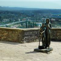 Древний замок Паланок, памятник женщине -легенде Илоне Зрини и Ференцу II Ракоци, её сыну, Мукачево