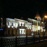 г.Днепр, дом с подсветкой на центральной улице, Днепропетровск
