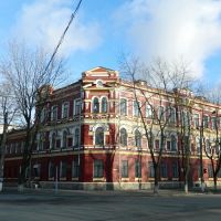 г.Днепр, красивое угловое здание на центральной улице, Днепропетровск