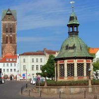 Markt mit Wasserkunst und Turm der Marienkirche, Висмар