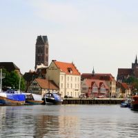 Blick auf die Altstadt von Wismar vom Hafen aus, Висмар