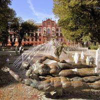 Universität & Brunnen der Lebensfreude / University & Fountain of the joy of life - Rostock, Росток