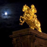 Der Goldene Reiter bei Mondschein., Дрезден