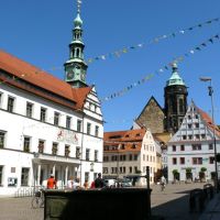 Pirna  - Historischer Marktplatz mit Rathaus, Canalettohaus und St. Marienkirche, Пирна