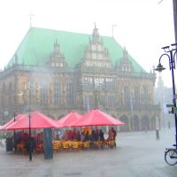 Straßencafé am Marktplatz Bremen im Regen - (C) by Salinos_de HB, Бремен