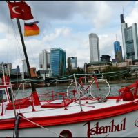 Istanbul in Frankfurt - Eine schwimmende Pommesbude - [By Stathis Chionidis], Франкфурт-на-Майне