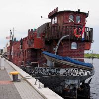 Wilhelmshaven -  Seltsames gruseliges "Ritterschiff", Вильгельмсхавен