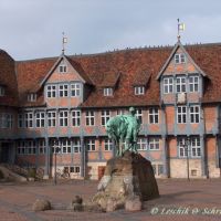 Rathaus Wolfenbüttel mit Reiterdenkmal von Herzog August, Волфенбуттель