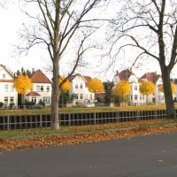 Oldenburg Kanalstraße/Uferstraße/Bäume in Herbstfärbung, Олденбург