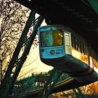 Monorail  Sunset-Schwebebahn in Gold, Вупперталь