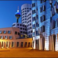 Blue Planet Düsseldorf - Blue Hour in  Medienhafen - Frank O. GEHRY Buildings and Rheinturm - 6 sec.- - [By Stathis Chionidis], Дюссельдорф