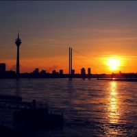 Sunset reflection in River Rhine, Дюссельдорф