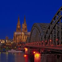 Die Hohenzollernbrücke und der Kölner Dom bei Sonnenaufgang., Кёльн