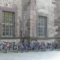 Fahrräder bei der alten Unibibliothek in Göttingen, Геттинген