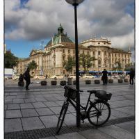 Jai laissé mon vélo près du Ministère Bavarois pour la protection de la Justice et de la Consommation ... mais ... après la réunion de travail, je le reprends, Мюнхен