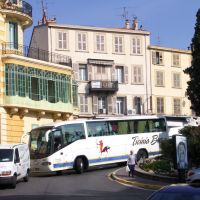 Cannes - A traffic meeting with one Bus, one transporter, and 200 cars (mazing throughout the city :), Канны