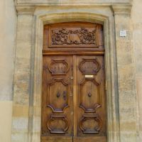 La porte de la maison du Prévôt du Chapitre, А-ен-Провенс