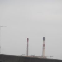Les deux cheminées de la centrale EDF de Vitry sur Seine vue depuis l A 86 à hauteur de Choisy le Roi le 22/10/13., Витри