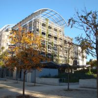 Jardin Biopark (créé en 2007), façade végétalisée, Иври
