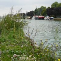 Reims: Péniches et bateaux sur le canal., Реймс