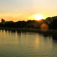 jolie aberration sphérique du soleil couchant sur la Seine, Левальлуи-Перре