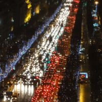 Visão noturna da Avenida Champs Elysees com decoração Natalina, no fundo roda gigante na Praça de Concorde - Paris - França - January Contest 2011, Левальлуи-Перре