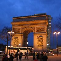 Arch de Triumph  Paris at night, Левальлуи-Перре