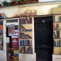 fachada de una libreria, en Saint Esprit , Bayonne .- Francia, Байонна
