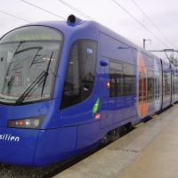 Au terminus en gare de Bondy : rame Avanto de la ligne T4 du tram-train de la SNCF-Transilien, Бонди