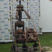 Le Blanc-Mesnil : sculpture in hospital patio, Дранси
