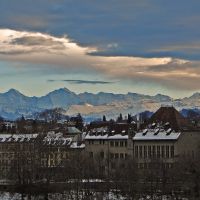 Der Klassiker - Bern, ab der Kornhausbruecke: Altstadt und Berner Alpen © werner daehler, Берн