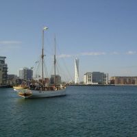 Old sailship w. Turning Torso in background, Мальмё