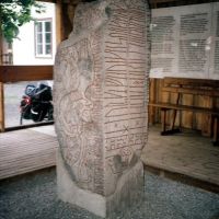 Runsten (rune stone), Sparlösa (1999), Борас