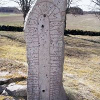 Runsten (rune stone), Håle kyrkogård (2007), Борас