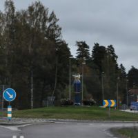 S - Malmköping, B55 Kreisverkehr mit Skulptur, Еребру