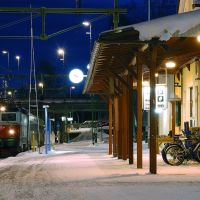 Railway station Lulea at the night, Лулеа