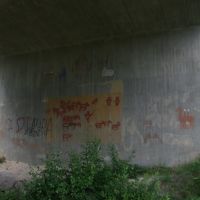 Graffiti onder een brug, Свег